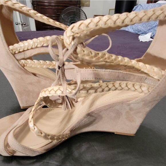 BCBGENERATION WEDGE STYLE OPEN TOE SANDAL - Picture 13 of 15